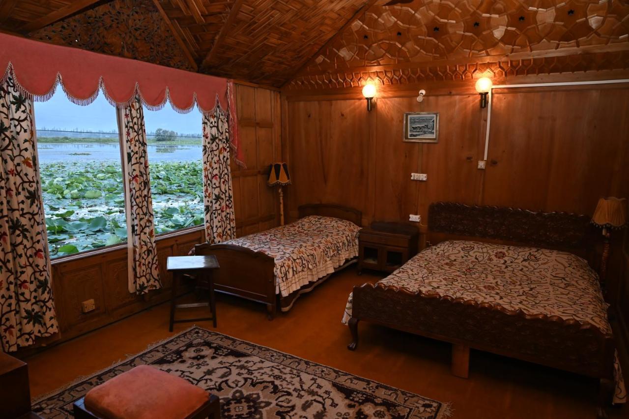 Kings Houseboats Hotel Srīnagar Exterior foto