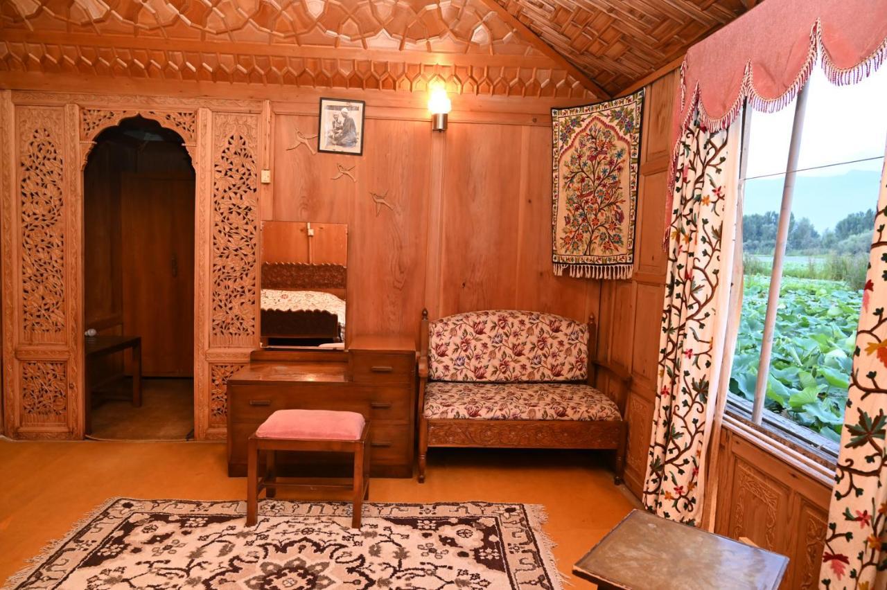 Kings Houseboats Hotel Srīnagar Exterior foto