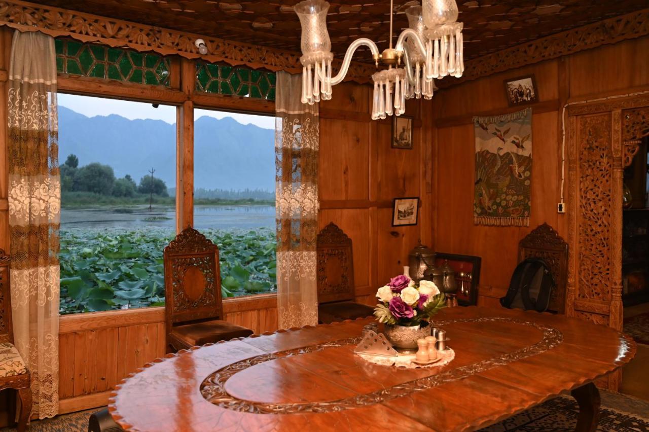 Kings Houseboats Hotel Srīnagar Exterior foto