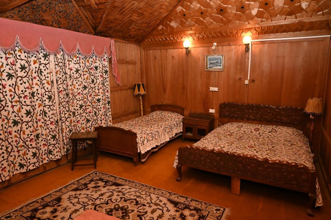 Kings Houseboats Hotel Srīnagar Exterior foto