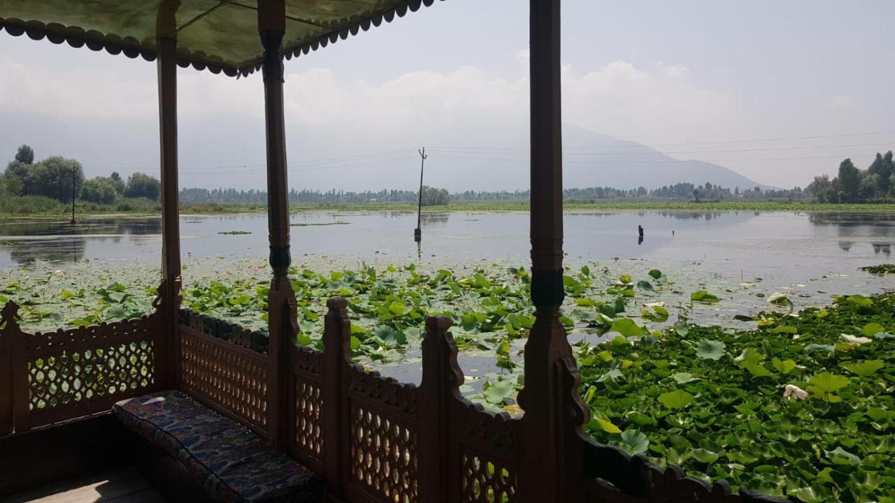 Kings Houseboats Hotel Srīnagar Exterior foto