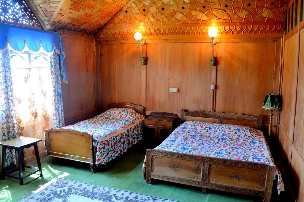 Kings Houseboats Hotel Srīnagar Cameră foto