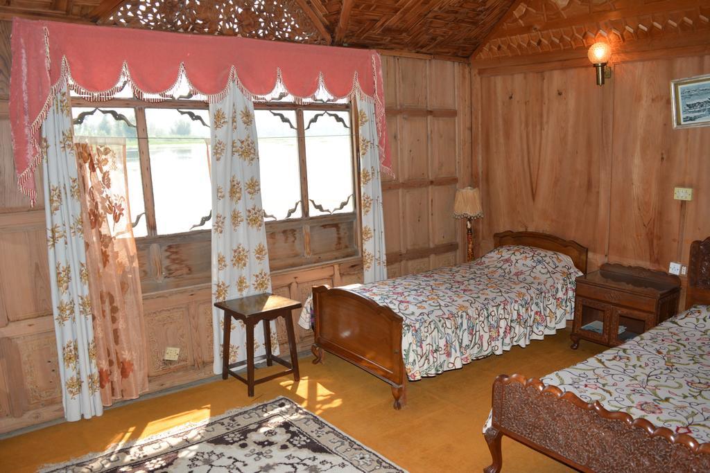Kings Houseboats Hotel Srīnagar Cameră foto