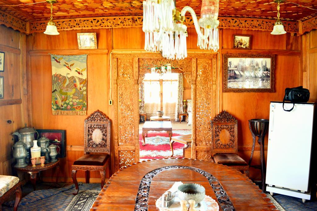 Kings Houseboats Hotel Srīnagar Exterior foto