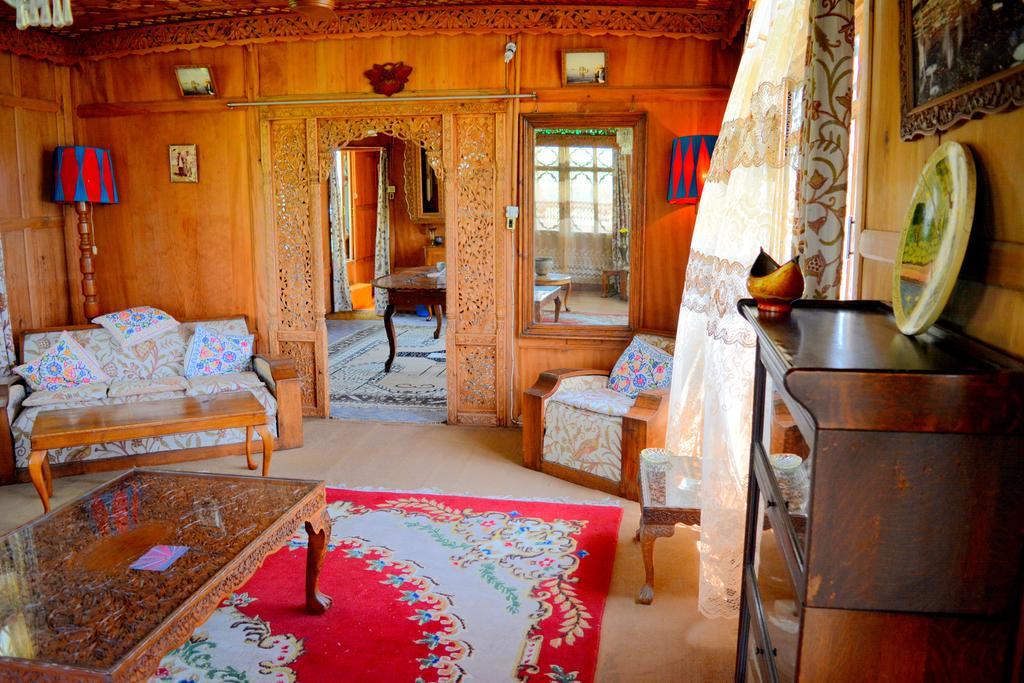 Kings Houseboats Hotel Srīnagar Exterior foto