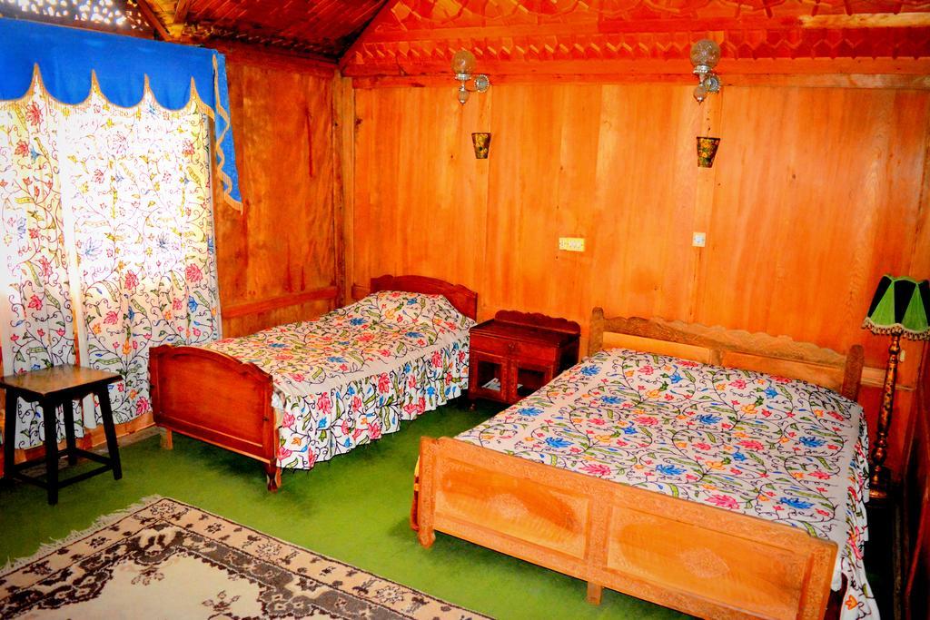 Kings Houseboats Hotel Srīnagar Cameră foto