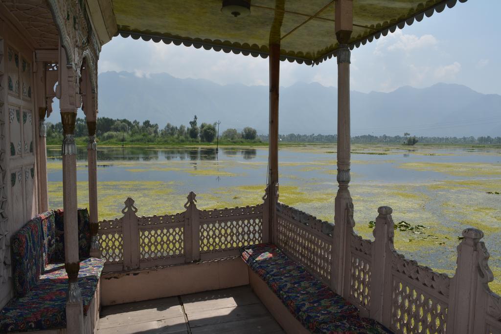Kings Houseboats Hotel Srīnagar Exterior foto