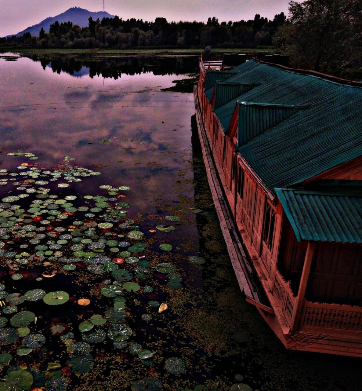 Kings Houseboats Hotel Srīnagar Exterior foto